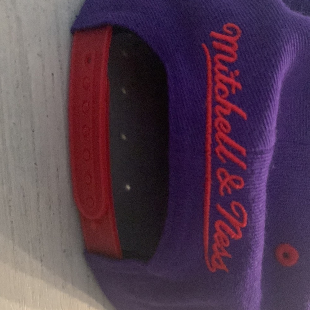 2 Toronto Raptors Snap-back Ball Caps - Picture 10 of 12